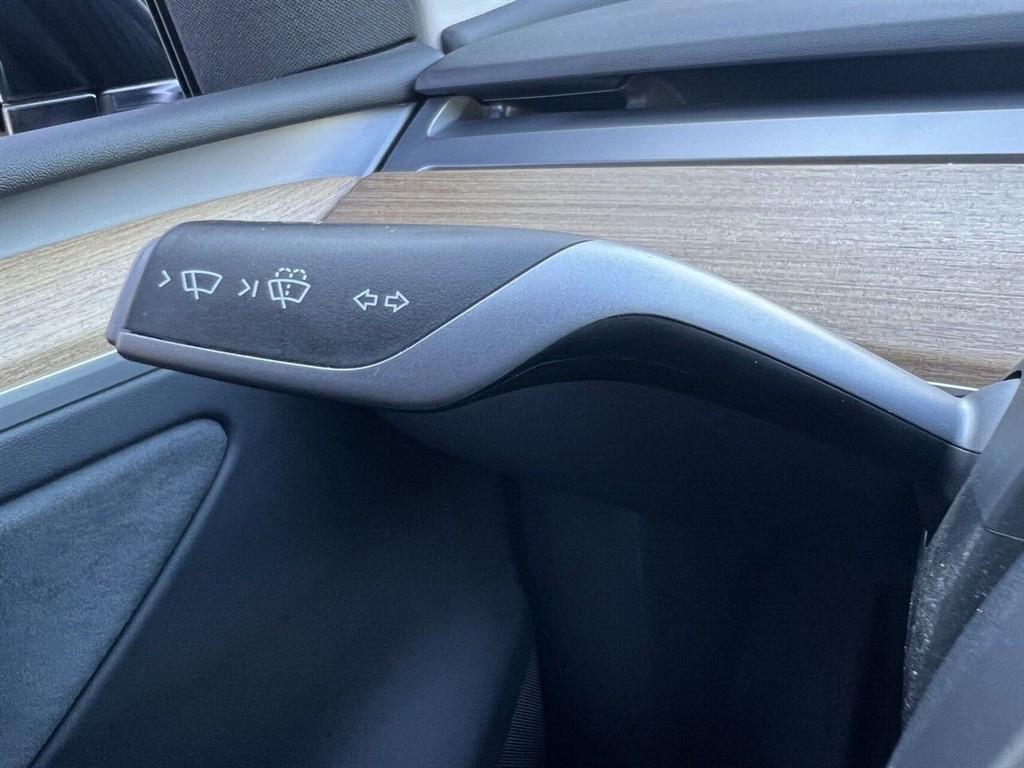 Tesla Model Y 75 kWh LR AWD 514HK 5d Aut. - Image 16