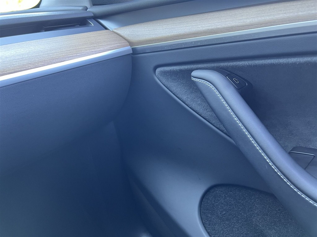 Tesla Model Y 75 kWh LR AWD 514HK 5d Aut. - Image 23