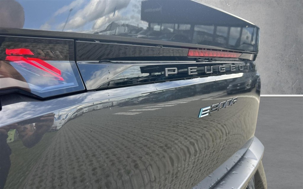 Peugeot e-3008 EL GT 210HK 5d Aut. - Image 23