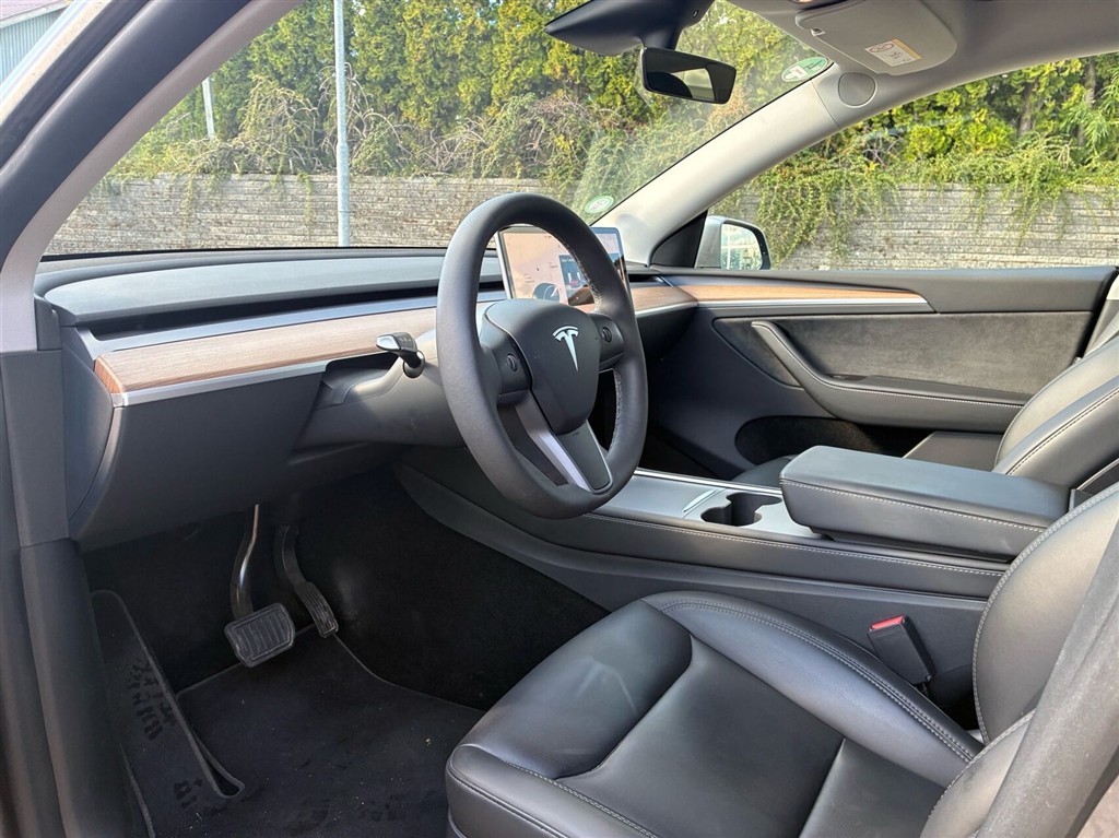 Tesla Model Y EL Long Range AWD 514HK 5d Aut. - Image 4