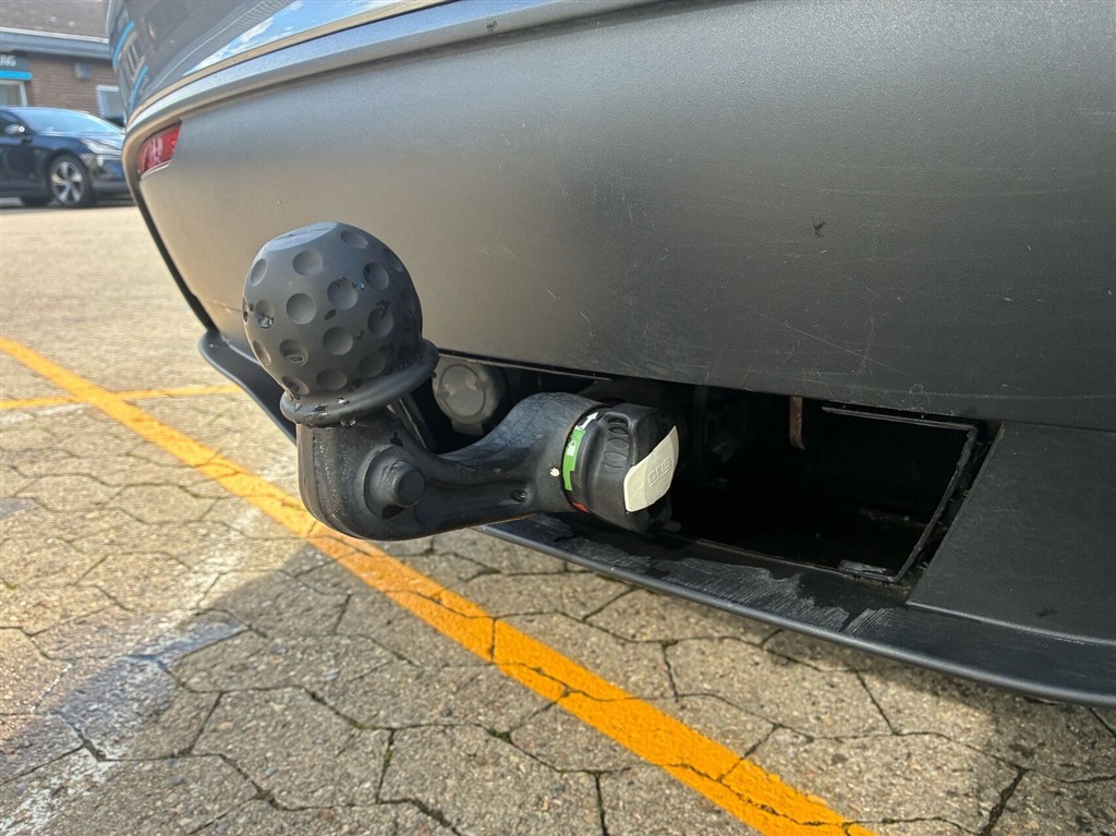 Tesla Model Y EL Long Range AWD 514HK 5d Aut. - Image 6
