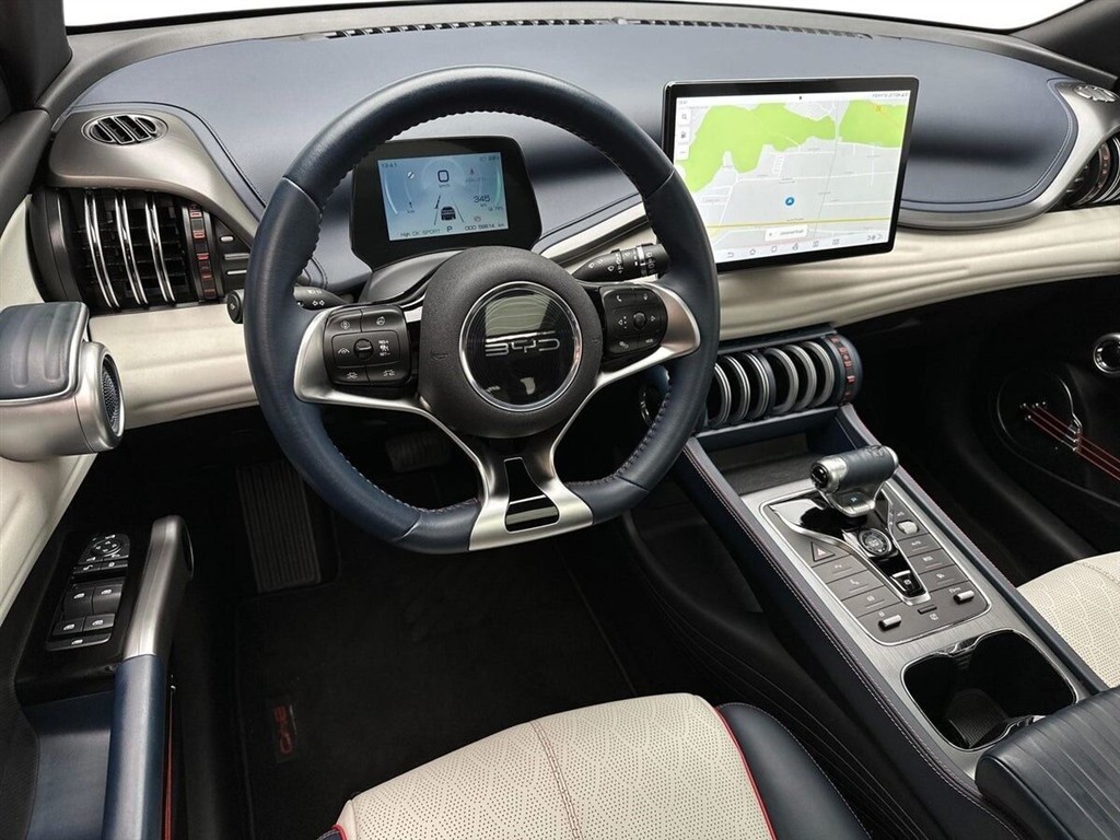 BYD Atto 3 EL Design 204HK 5d Aut. - Image 3