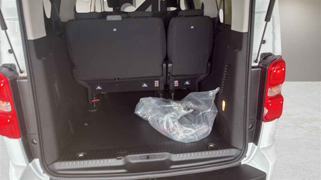 Peugeot e-Traveller L3 EL Business 136HK Aut. - Image 8