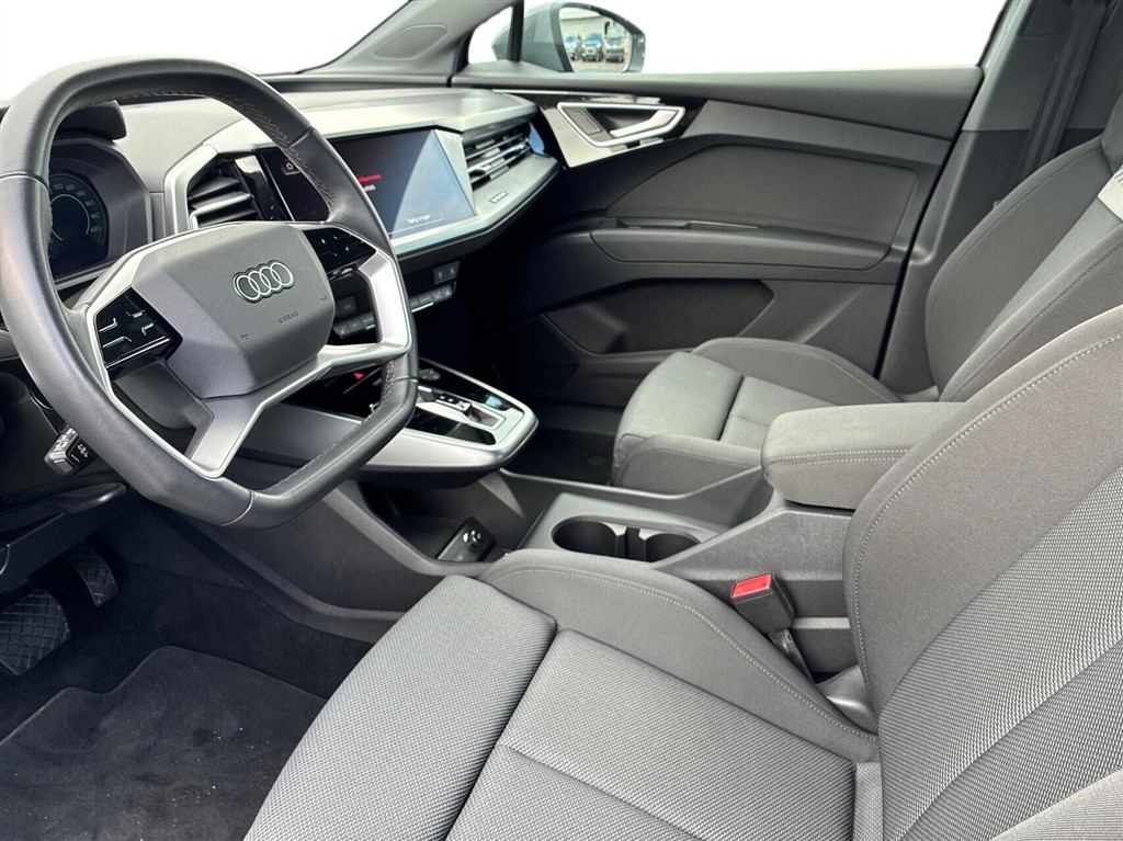 Audi Q4 45 E-tron S Line 286HK 5d Aut. - Image 3