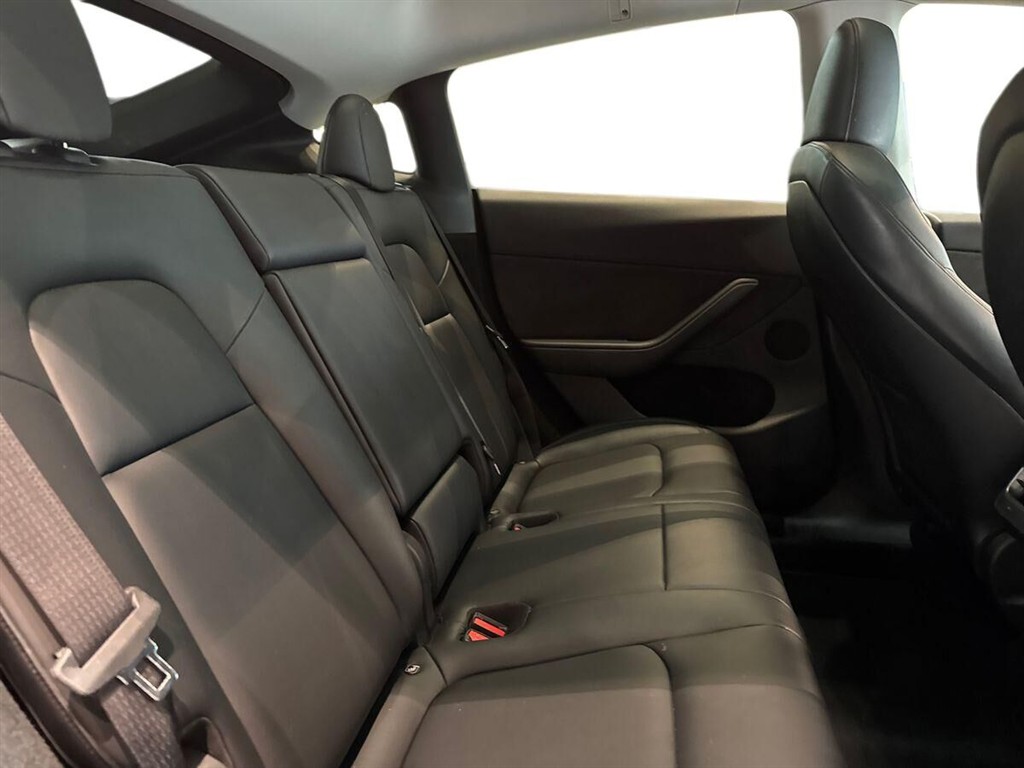 Tesla Model Y EL Long Range RWD 347HK 5d Aut. - Image 16