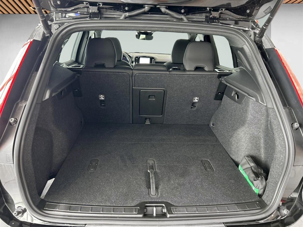 Volvo EX40 Single Motor Extended Range Black Edition 252HK 5d Aut. - Image 14
