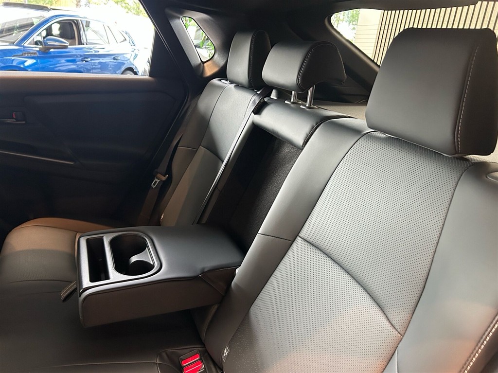 Toyota bZ4X EL Executive 224HK 5d Aut. - Image 7