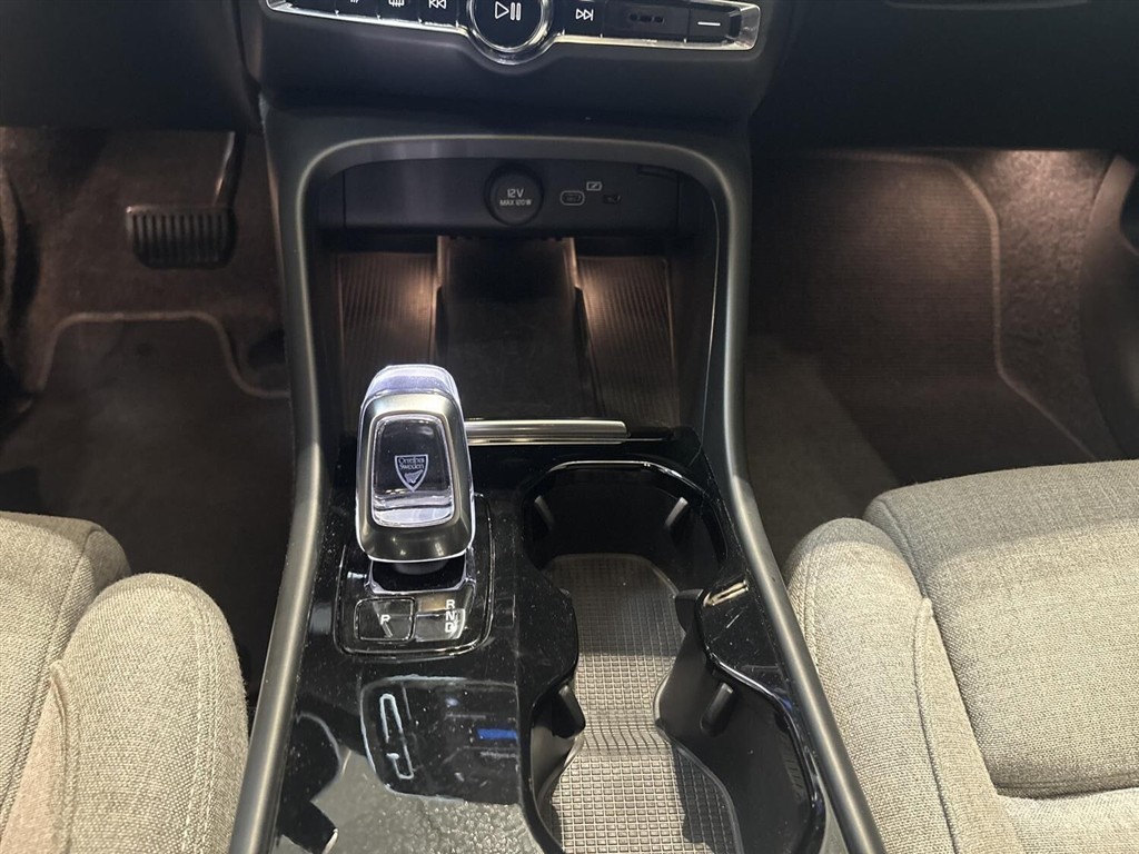 Volvo XC40 EL Core 238HK 5d Aut. - Image 17