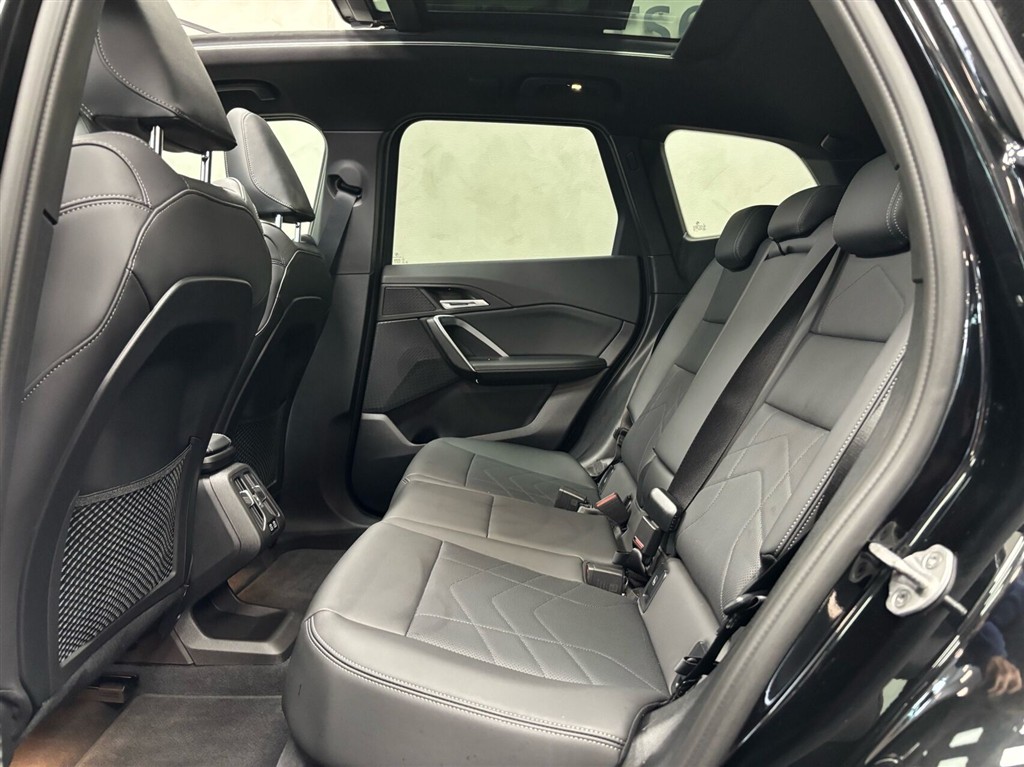 BMW iX1 xDrive30 EL M-Sport 4x4 313HK 5d Aut. - Image 9