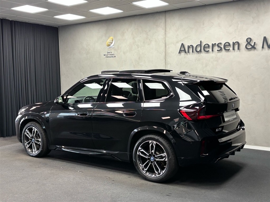 BMW iX1 xDrive30 EL M-Sport 4x4 313HK 5d Aut. - Image 3