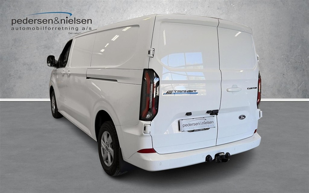 Ford E-Transit Custom 320 L2H1 EL Limited 218HK Van Aut. - Image 3