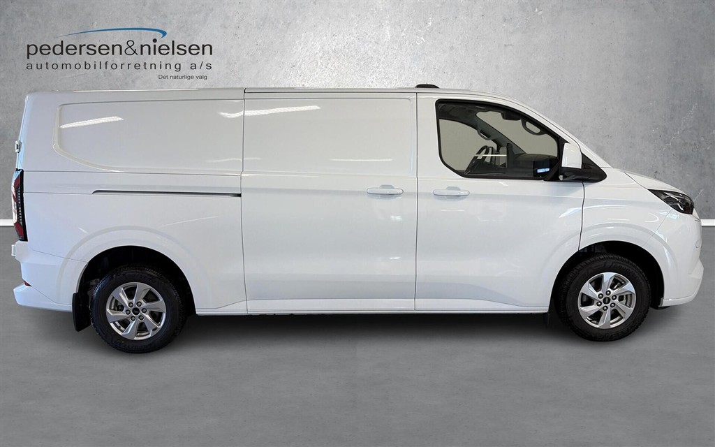 Ford E-Transit Custom 320 L2H1 EL Limited 218HK Van Aut. - Image 6