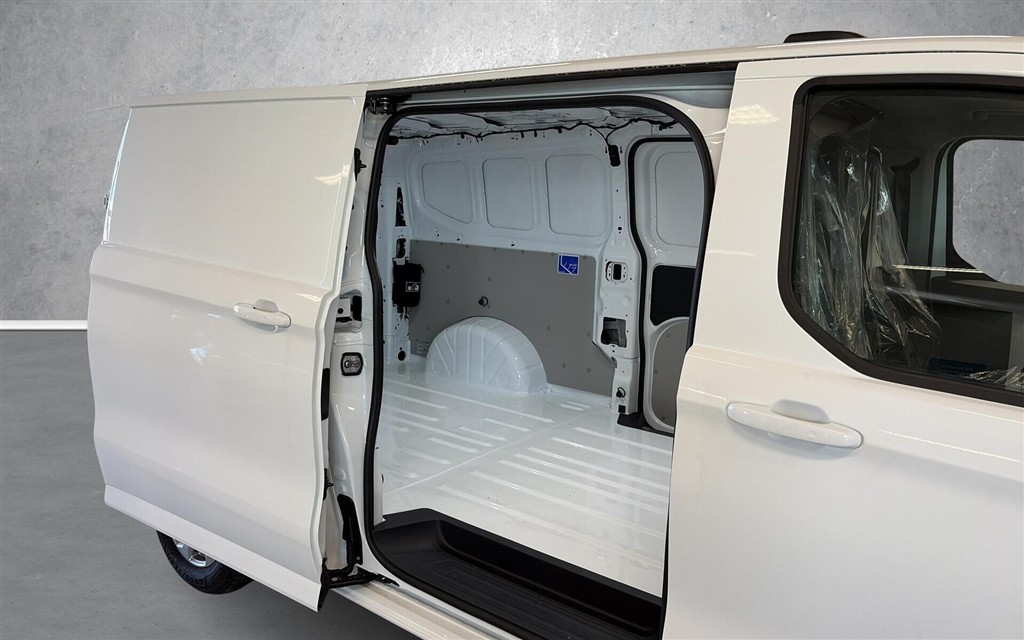 Ford E-Transit Custom 320 L2H1 EL Limited 218HK Van Aut. - Image 18