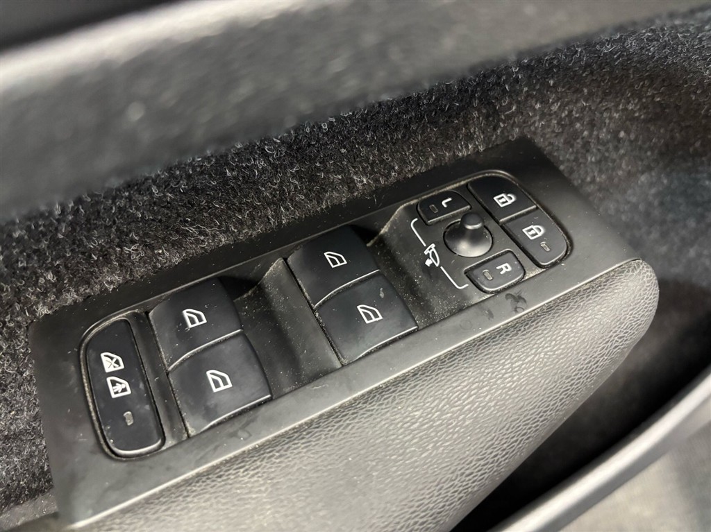 Volvo XC40 1,5 T4 Recharge Plugin-hybrid Inscription Expression 211HK 5d 7g Aut. - Image 13