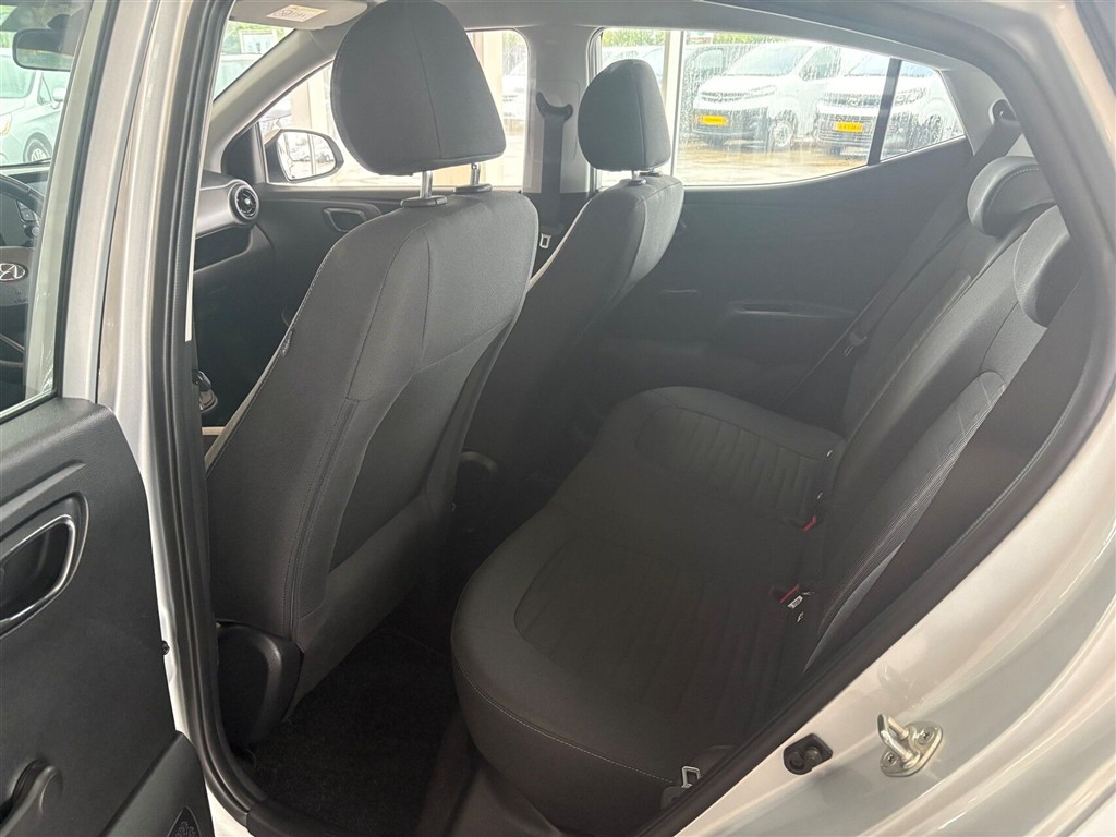 Hyundai i10 1,0 Advanced 67HK 5d - Image 10