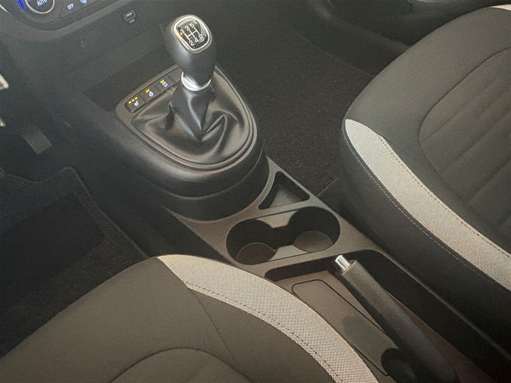 Hyundai i10 1,0 Advanced 67HK 5d - Image 21