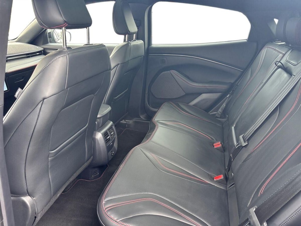 Ford Mustang Mach-E EL UR Premium AWD 351HK 5d Aut. - Image 11