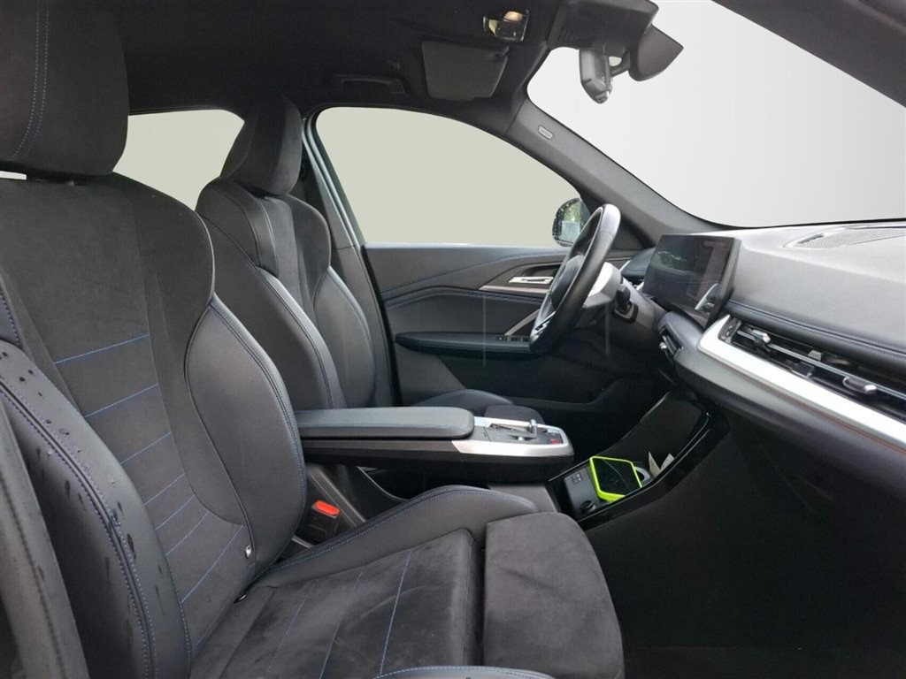 BMW iX1 eDrive20 EL M-Sport 204HK 5d Aut. - Image 3