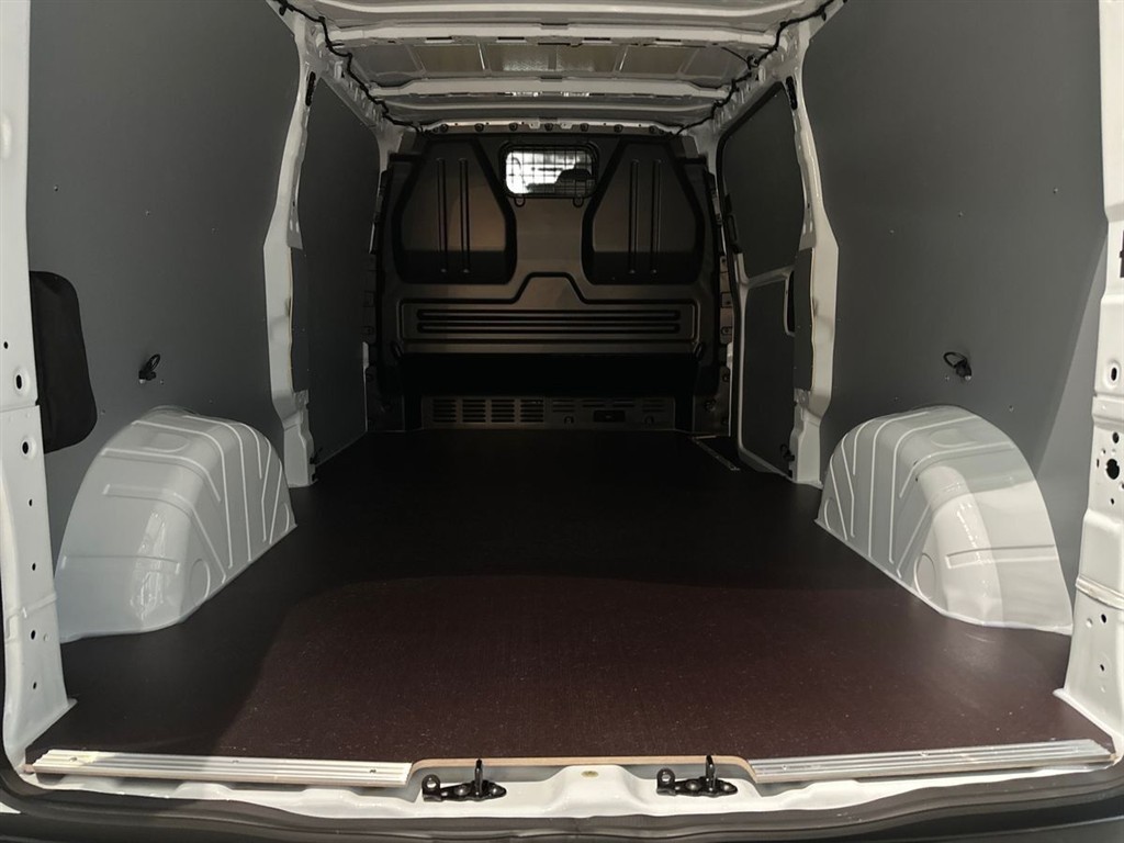 Ford E-Transit Custom 320 L2H1 EL Trend 218HK Van Aut. - Image 11