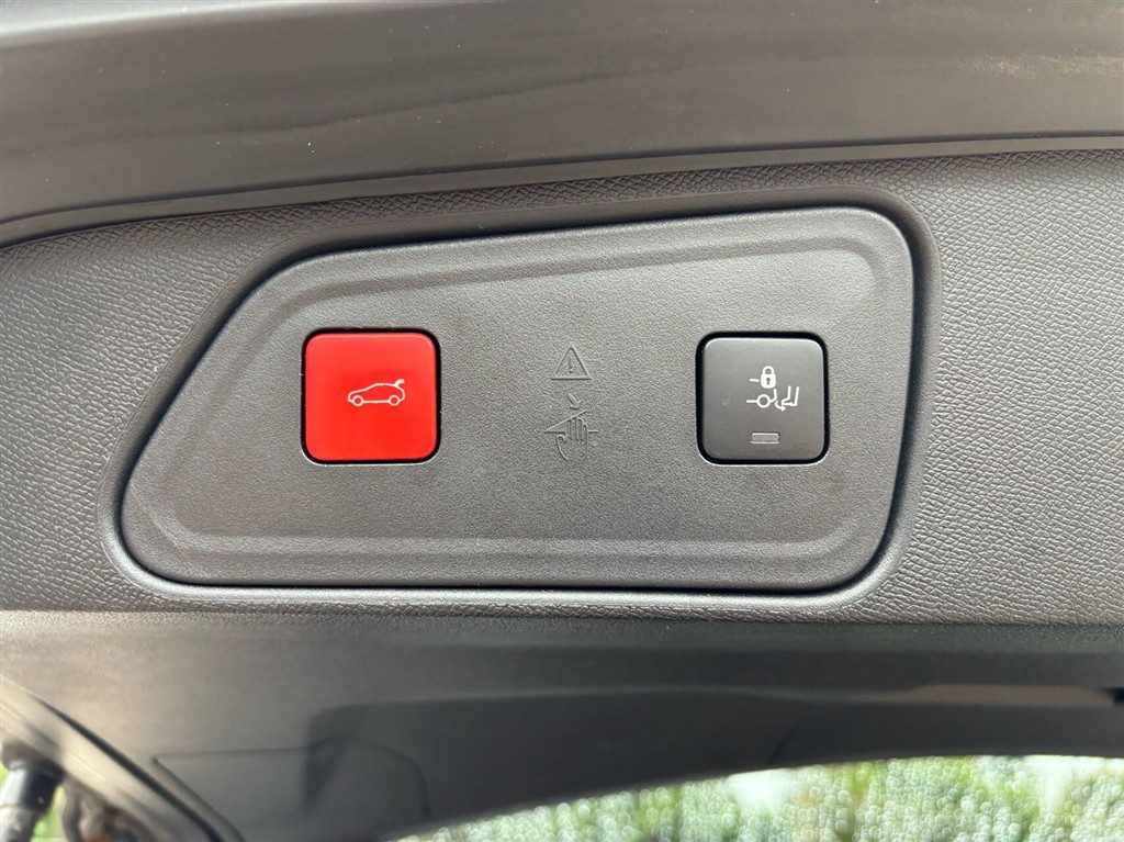 Peugeot 3008 1,6 PureTech Plugin-hybrid Selection Sport EAT8 225HK 5d 8g Aut. - Image 7