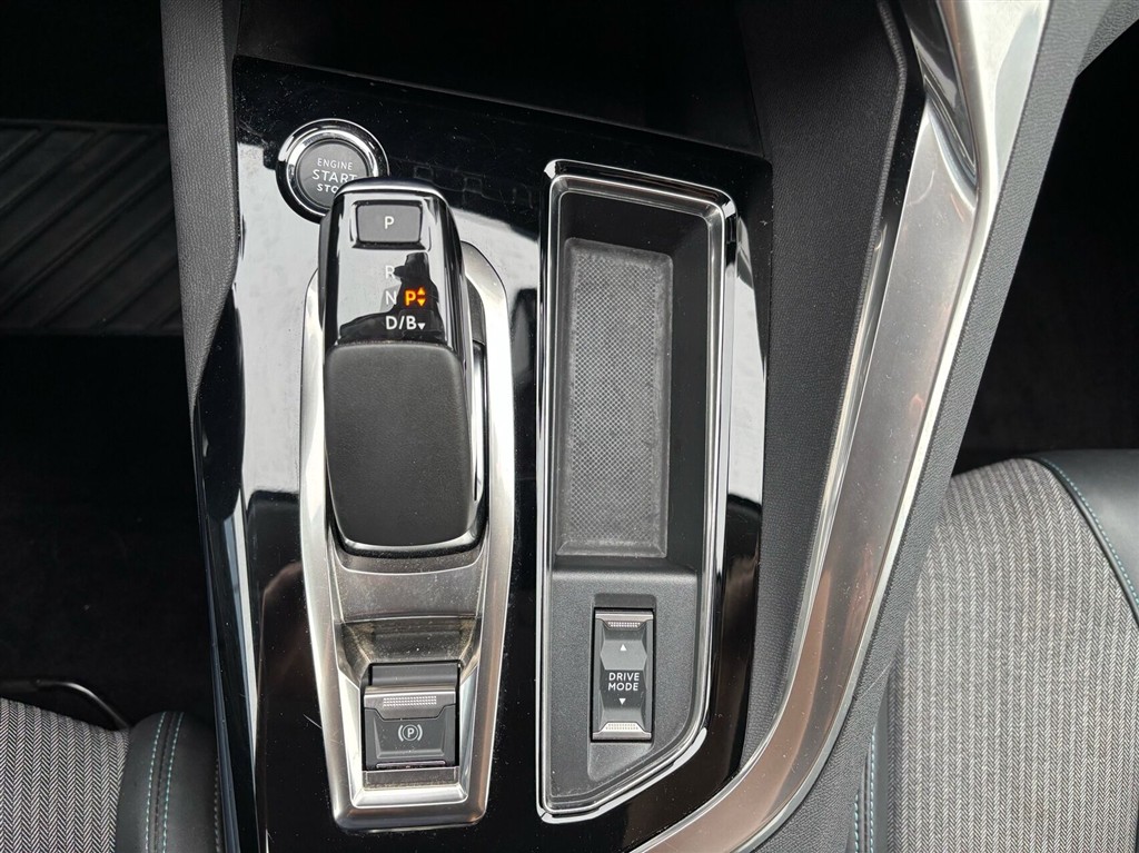 Peugeot 3008 1,6 PureTech Plugin-hybrid Selection Sport EAT8 225HK 5d 8g Aut. - Image 16