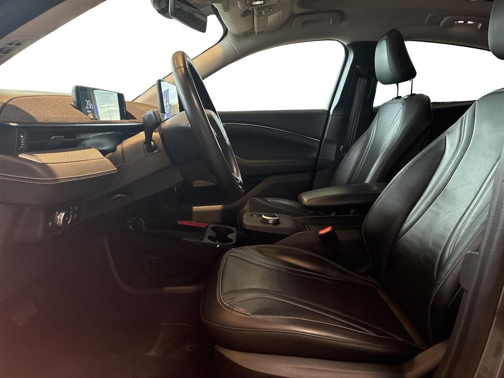 Ford Mustang Mach-E EL UR Premium 294HK 5d Aut. - Image 4