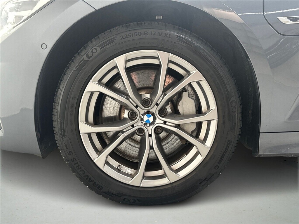 BMW 330e Touring 2,0 Plugin-hybrid Sport Line Steptronic 292HK Stc 8g Aut. - Image 9