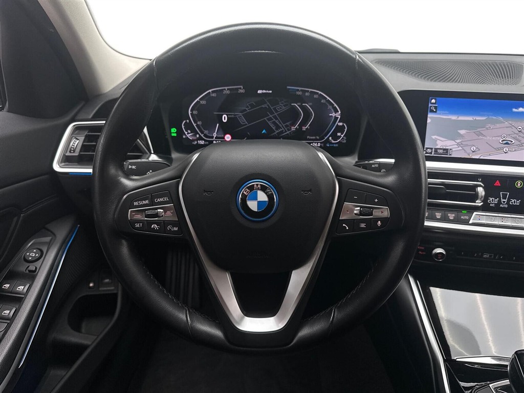 BMW 330e Touring 2,0 Plugin-hybrid Sport Line Steptronic 292HK Stc 8g Aut. - Image 10