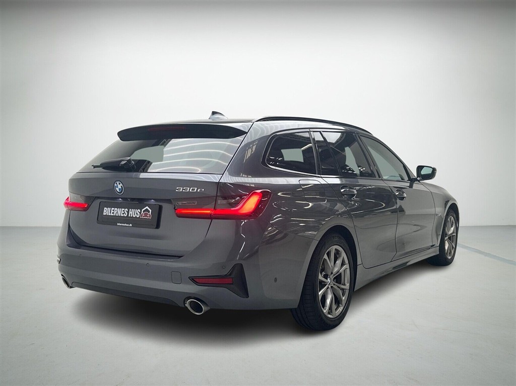 BMW 330e Touring 2,0 Plugin-hybrid Sport Line Steptronic 292HK Stc 8g Aut. - Image 2