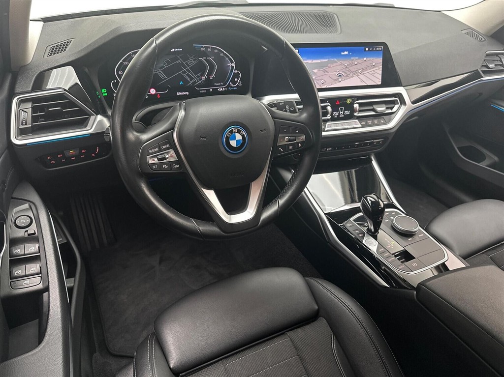 BMW 330e Touring 2,0 Plugin-hybrid Sport Line Steptronic 292HK Stc 8g Aut. - Image 4