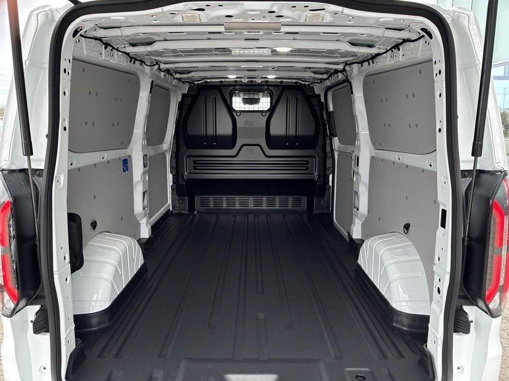Ford E-Transit Custom 340 L2H1 EL Sport 218HK Van Aut. - Image 6