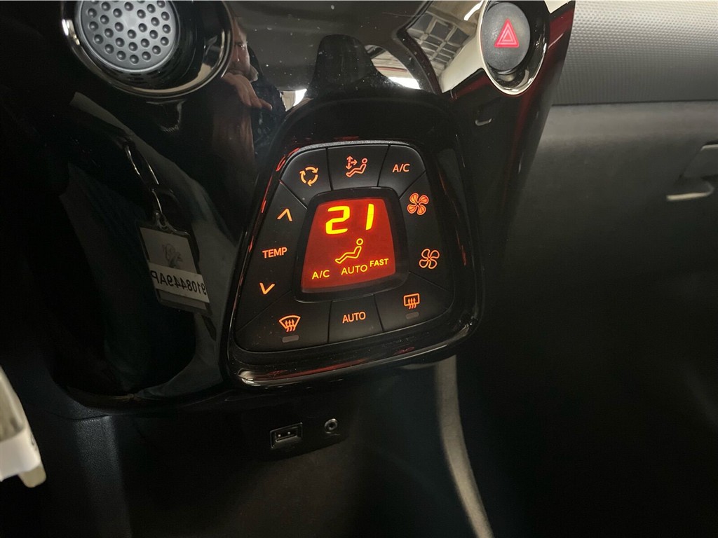 Peugeot 108 1,0 e-Vti Allure+ 72HK 5d - Image 14