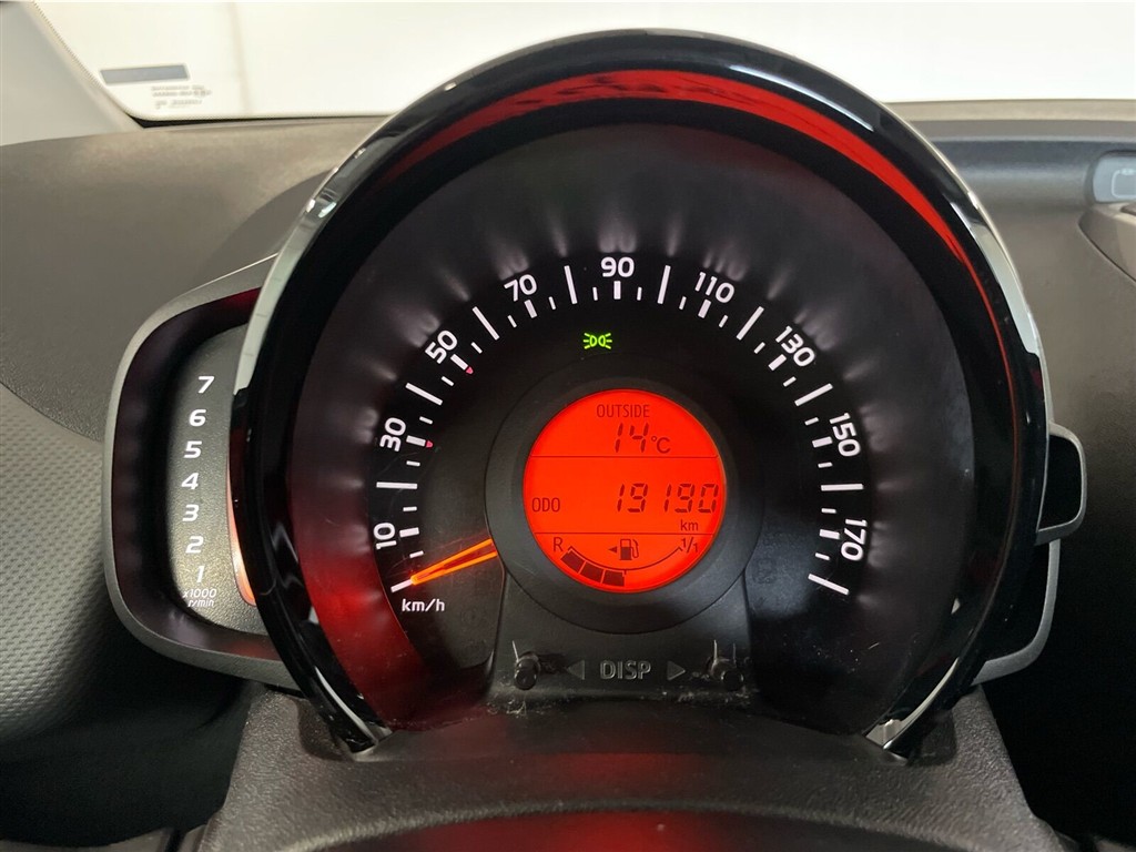 Peugeot 108 1,0 e-Vti Allure+ 72HK 5d - Image 18