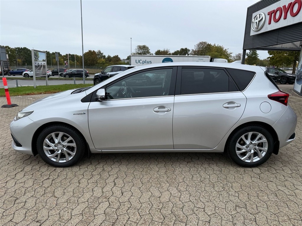 Toyota Auris 1,8 Hybrid H2 Comfort 136HK 5d Aut. - Image 3