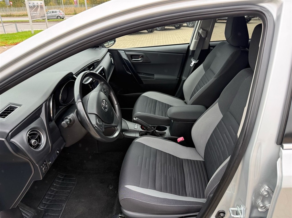 Toyota Auris 1,8 Hybrid H2 Comfort 136HK 5d Aut. - Image 7