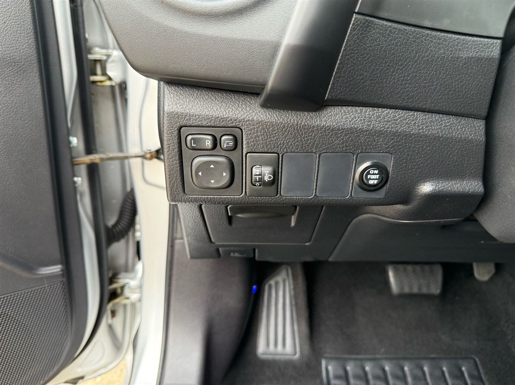 Toyota Auris 1,8 Hybrid H2 Comfort 136HK 5d Aut. - Image 15