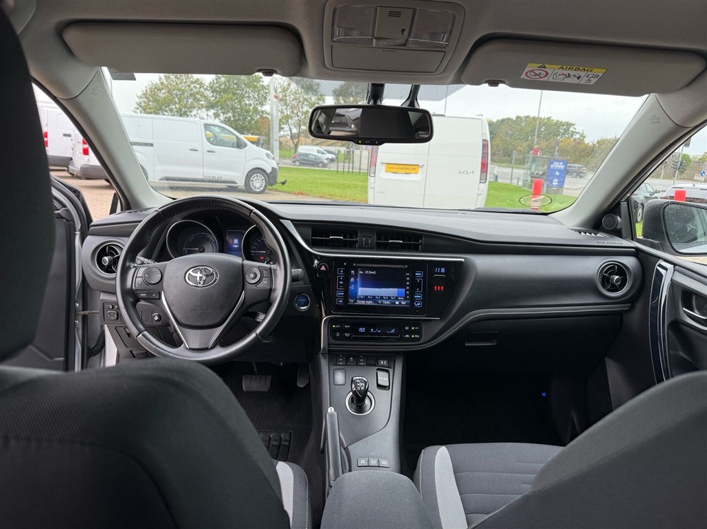 Toyota Auris 1,8 Hybrid H2 Comfort 136HK 5d Aut. - Image 19