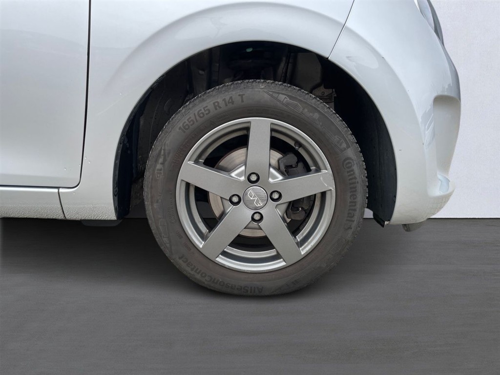 Citroën C1 1,0 VTi Shine 72HK 5d - Image 9