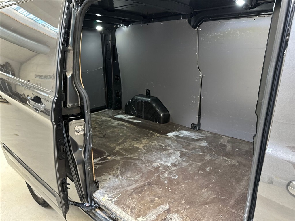 Ford Transit Custom 300 L2H1 2,0 TDCi Limited 170HK Van 6g Aut. - Image 19