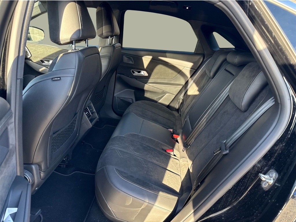 DS DS7 Crossback 1,6 E-Tense Plugin-hybrid Performance Line Pack EAT8 225HK 5d 8g Aut. - Image 12