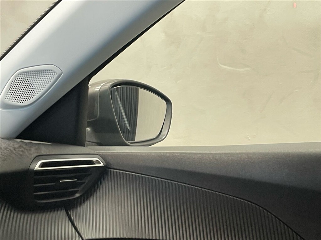 Peugeot 2008 1,2 PureTech Sportium 130HK 5d - Image 26