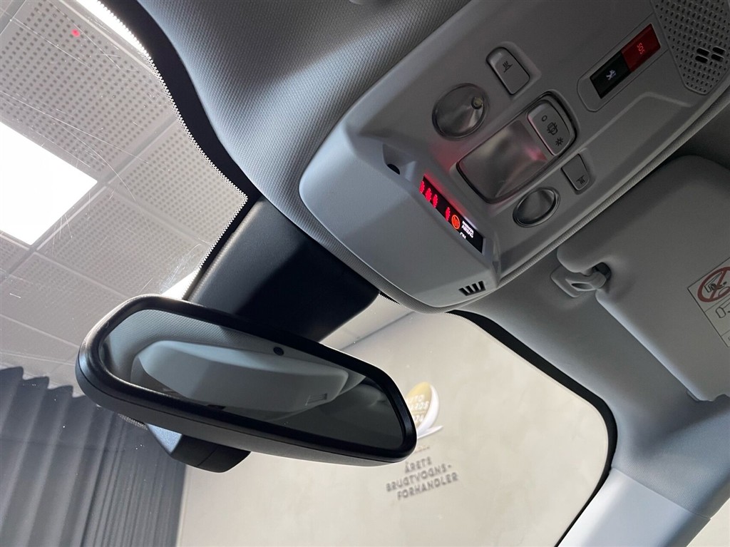 Peugeot 2008 1,2 PureTech Sportium 130HK 5d - Image 27