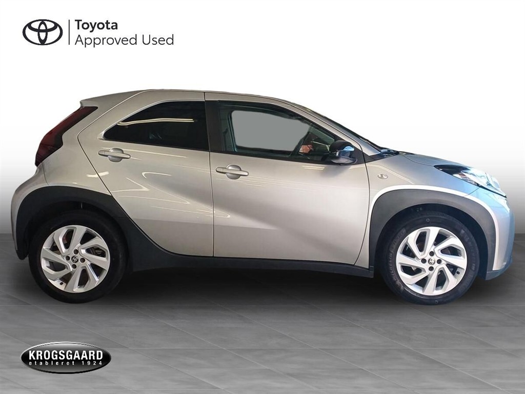 Toyota Aygo X 1,0 VVT-I Active 72HK 5d - Image 8