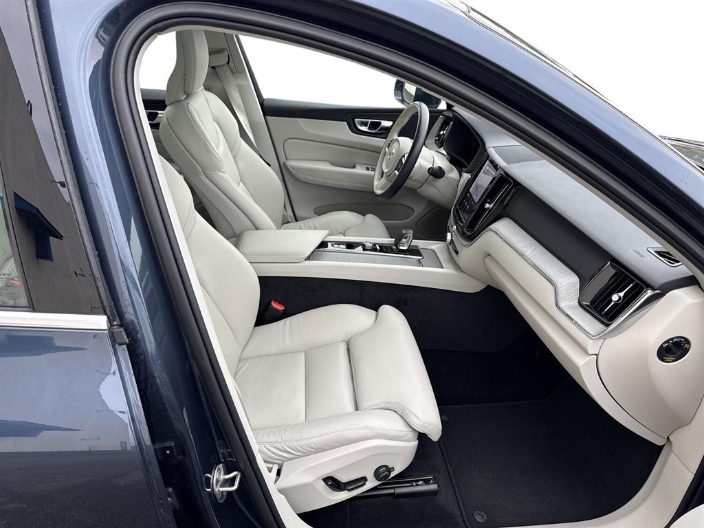 Volvo XC60 2,0 T6 Recharge Plugin-hybrid Plus AWD 350HK 5d 8g Aut. - Image 5