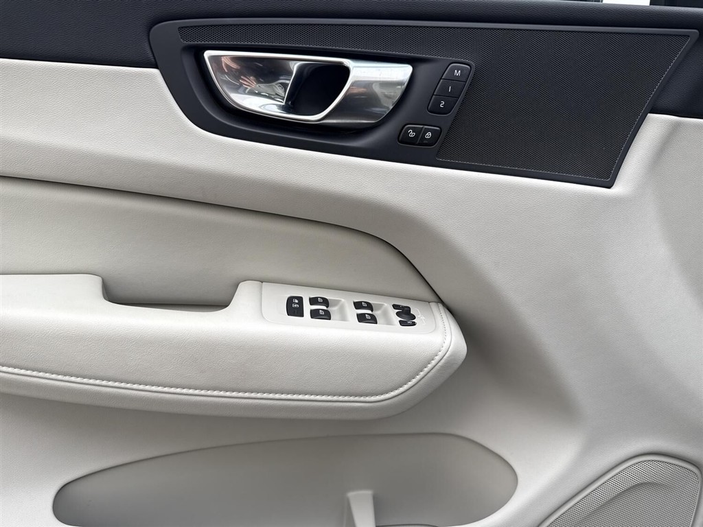 Volvo XC60 2,0 T6 Recharge Plugin-hybrid Plus AWD 350HK 5d 8g Aut. - Image 17