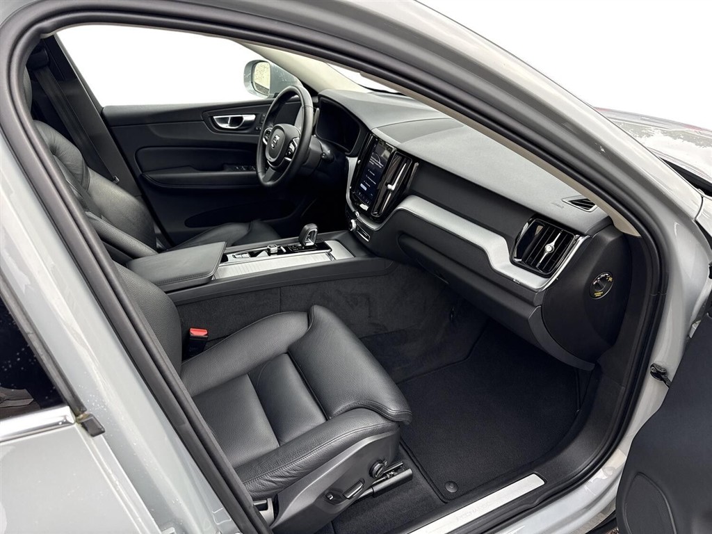 Volvo XC60 2,0 T6 Recharge Plugin-hybrid Plus AWD 350HK 5d 8g Aut. - Image 5