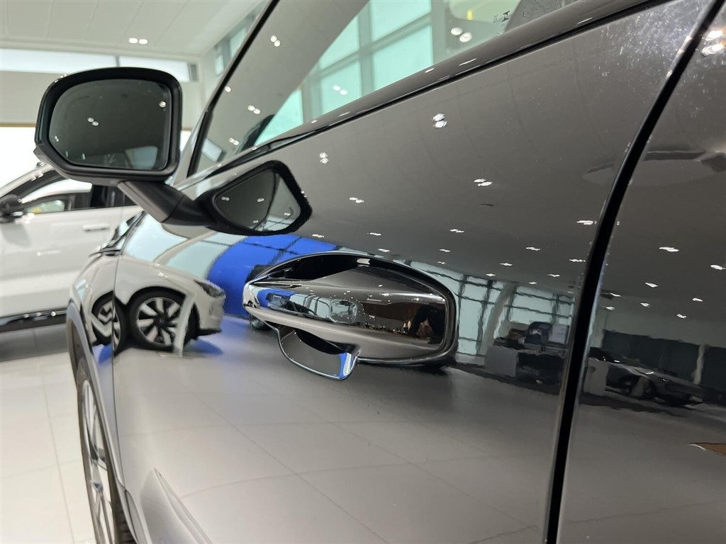 Volvo XC40 Recharge Extended Range Plus 252HK 5d Aut. - Image 10