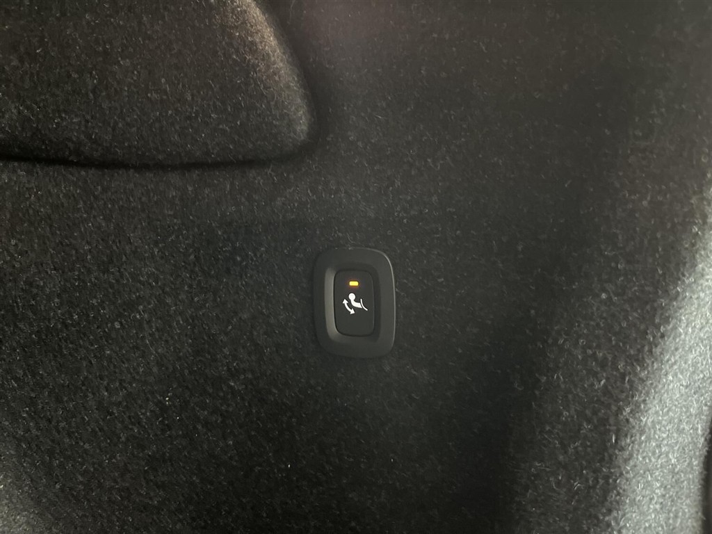 Volvo XC40 Recharge Extended Range Plus 252HK 5d Aut. - Image 13