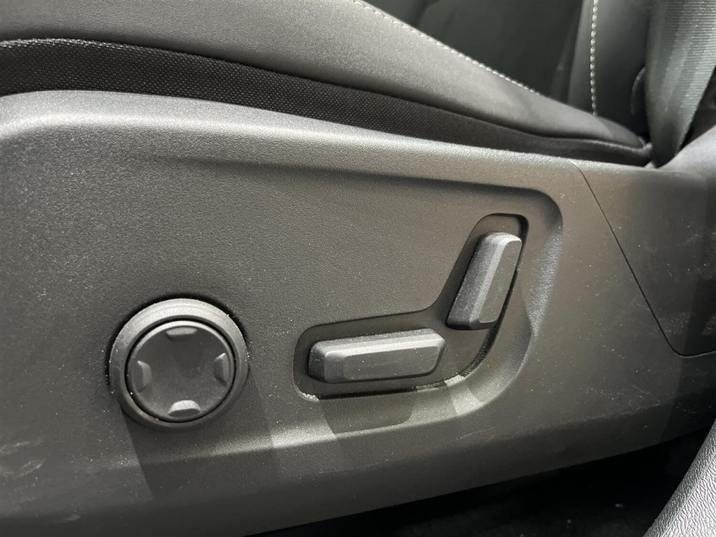 Volvo XC40 Recharge Extended Range Plus 252HK 5d Aut. - Image 15
