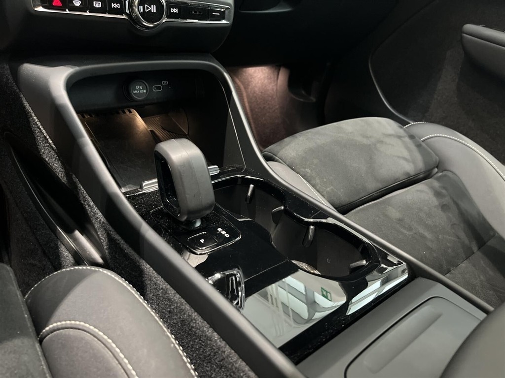 Volvo XC40 Recharge Extended Range Plus 252HK 5d Aut. - Image 16
